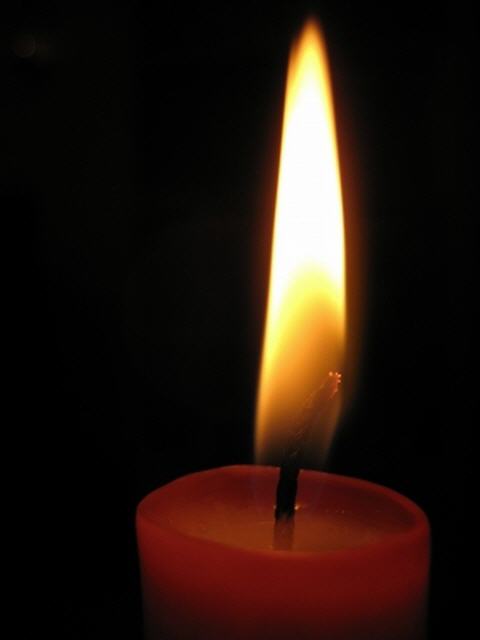 Kerzenflamme einer Haushaltskerze